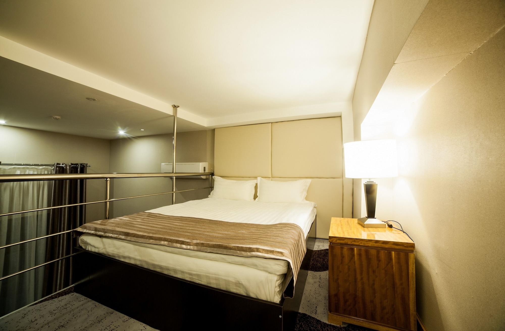 Absolute Hotel Akmola Esterno foto